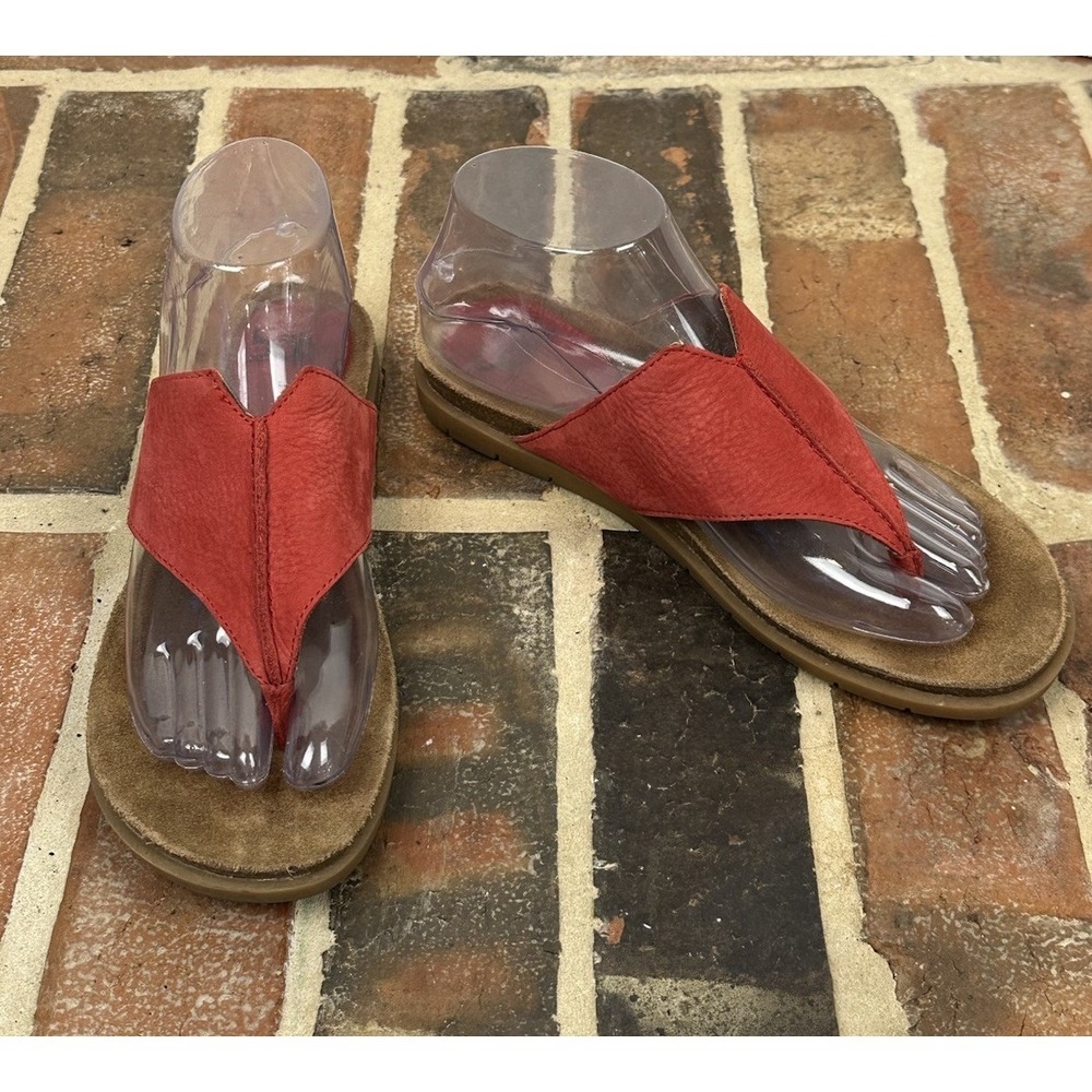 Sofft Red T-Strap Flat Sandals Leather Slip On Thong Suede Footbed Women's 7